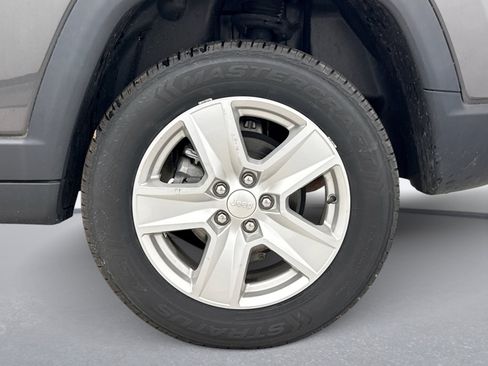 Used 2022 Jeep Compass Latitude AWD/4WD image 12