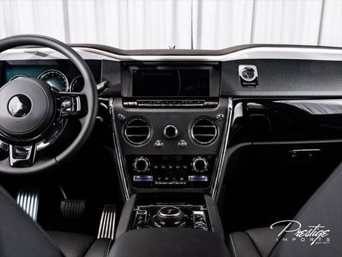 Used 2023 Rolls-Royce Cullinan AWD/4WD image 30