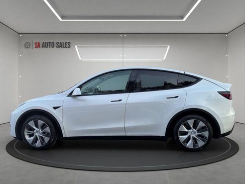 Used 2022 Tesla Model Y Long Range image 2
