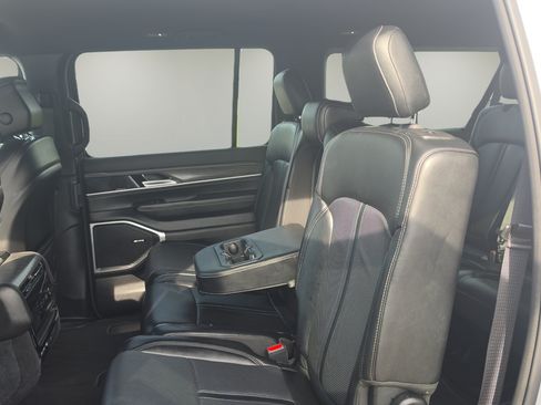 Used 2024 Jeep Wagoneer L Series II w/ Flexible Seating Group AWD/4WD image 14