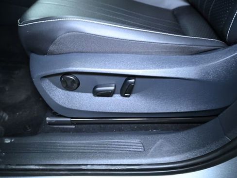 Used 2022 Volkswagen Tiguan SE image 23