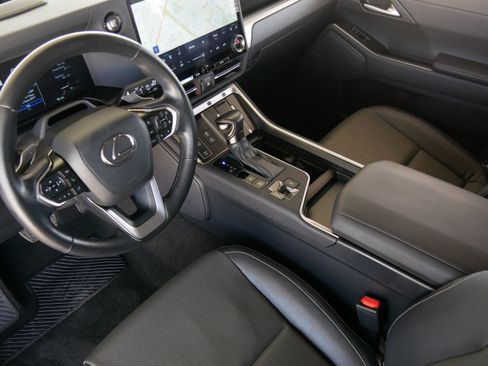 Used 2024 Lexus GX 550 w/ Cold Area Package AWD/4WD image 16