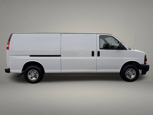 Used 2022 Chevrolet Express 3500 Work Van w/ Driver Convenience Package image 6