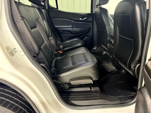 Used 2019 GMC Acadia SLT w/ Black Edition image 7