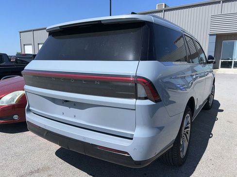 Used 2025 Lincoln Navigator Reserve AWD/4WD image 4