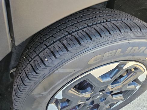 Used 2024 Kia Sorento S image 32