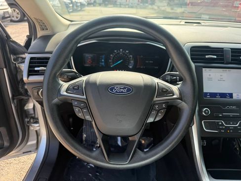 Used 2020 Ford Fusion SE FWD image 21