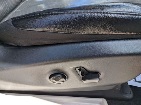 Used 2022 Chrysler Pacifica Touring-L w/ Uconnect Theater Family Group FWD image 50