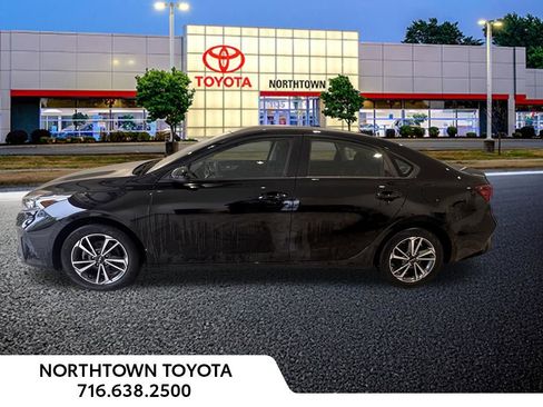 Used 2023 Kia Forte LXS FWD image 2