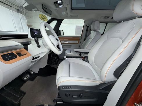 Used 2025 Volkswagen ID. Buzz 1st Edition image 13