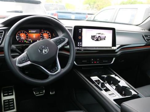 Used 2025 Volkswagen Atlas Cross Sport SEL Premium R-Line image 19