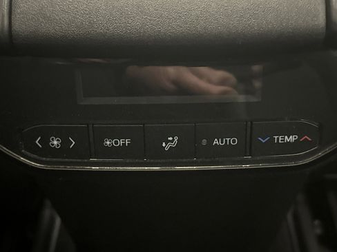 Used 2022 Toyota Highlander XSE image 22