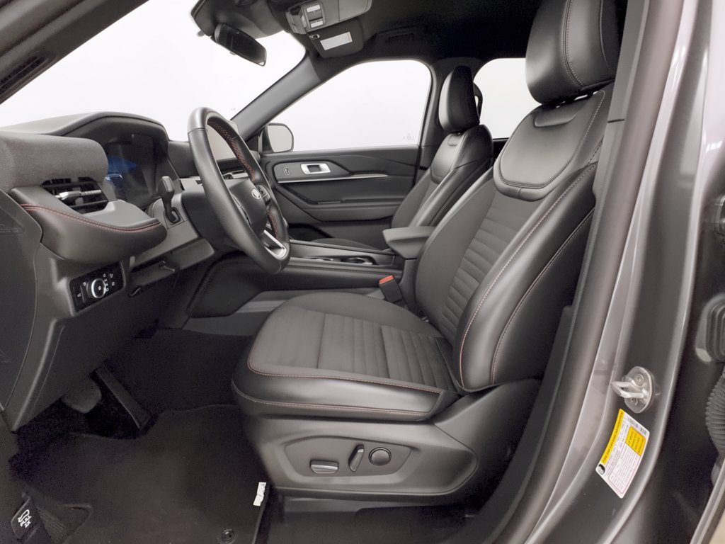 Used 2025 Ford Explorer ST-Line w/ ST-Line Street Pack AWD/4WD image 5