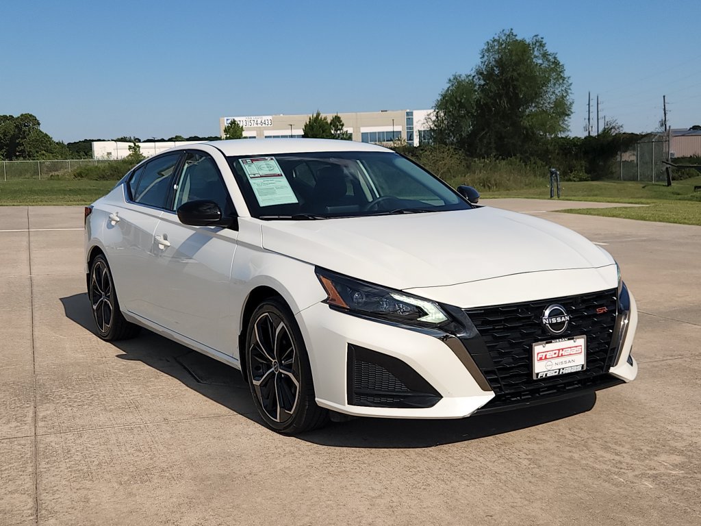 Used 2024 Nissan Altima 2.5 SR FWD image 3