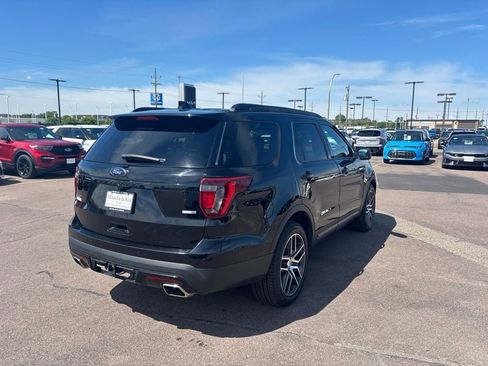 Used 2017 Ford Explorer Sport w/ Equipment Group 401A AWD/4WD image 5