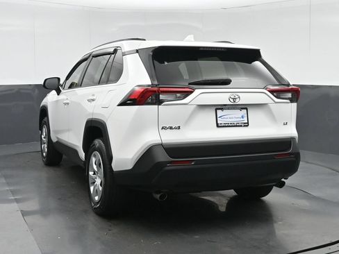Used 2019 Toyota RAV4 LE FWD image 5