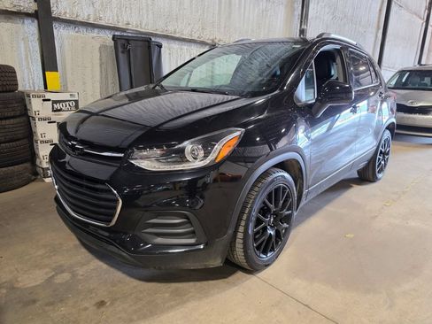 Used 2022 Chevrolet Trax LT w/ Midnight Edition FWD image 1