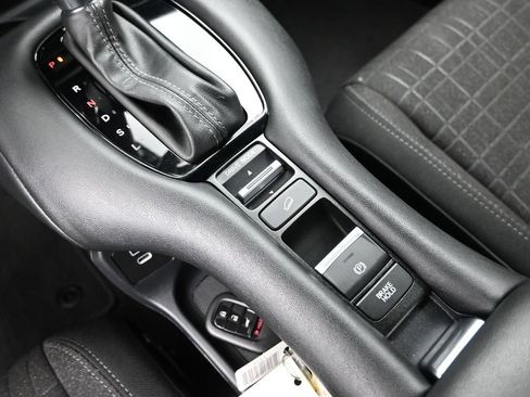 Certified 2024 Honda HR-V LX image 21