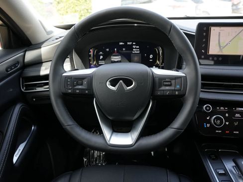 Used 2026 INFINITI QX60 Luxe w/ Family Package FWD image 9