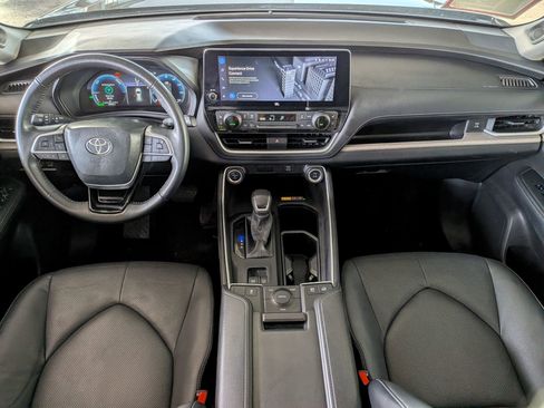 Certified 2024 Toyota Grand Highlander Limited image 28