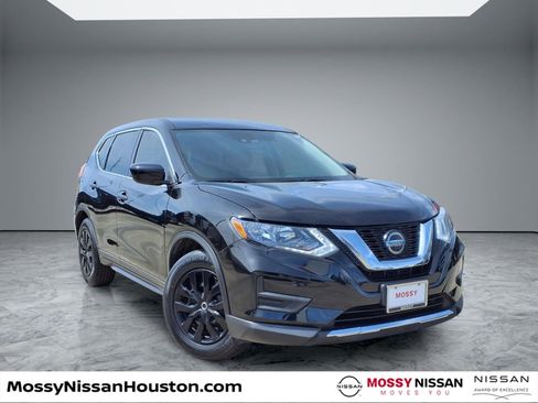 Used 2019 Nissan Rogue S image 1