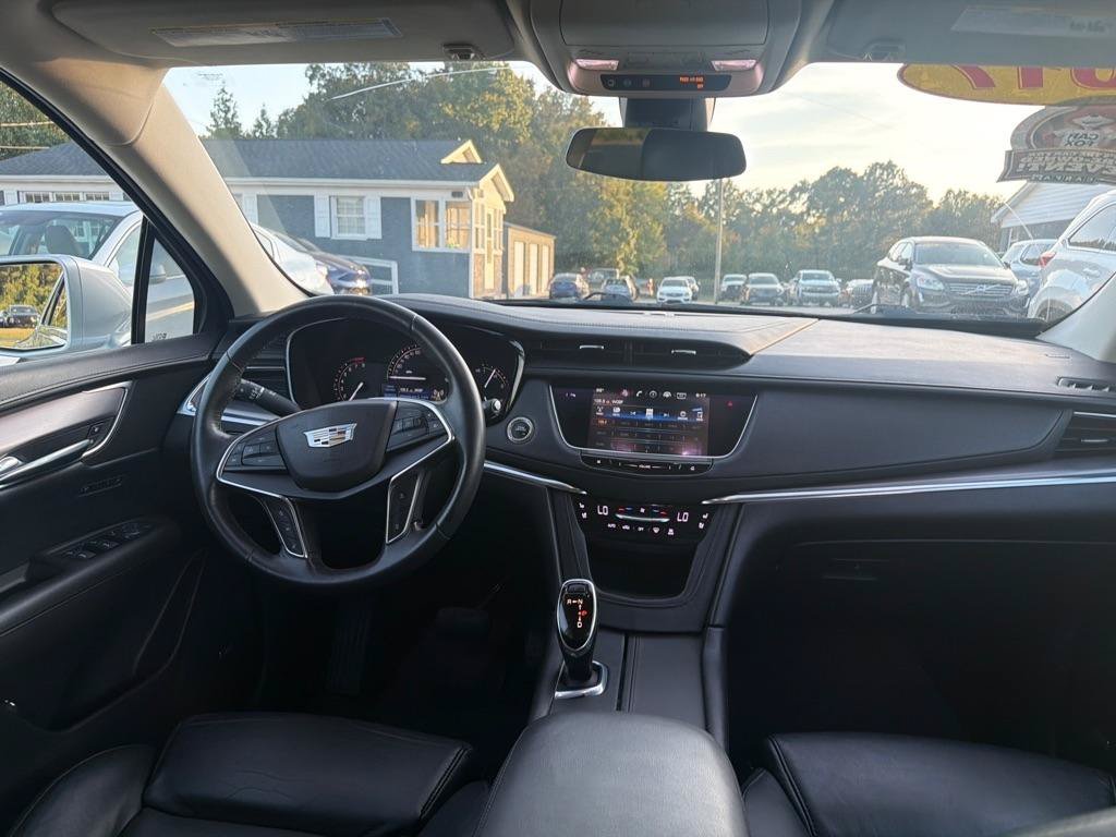 Used 2017 Cadillac XT5 Premium Luxury w/ LPO, Wheel Lock Package FWD image 16