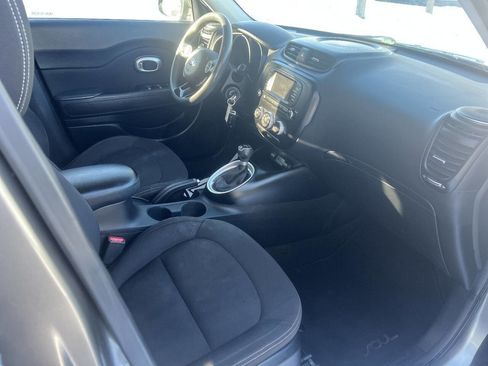 Used 2018 Kia Soul Base 4dr Crossover 6A image 12