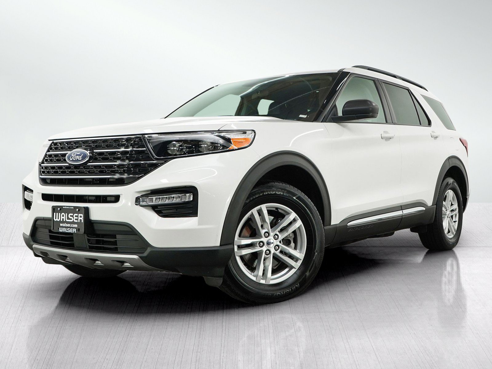 Used 2024 Ford Explorer XLT w/ Equipment Group 202A AWD/4WD image 1