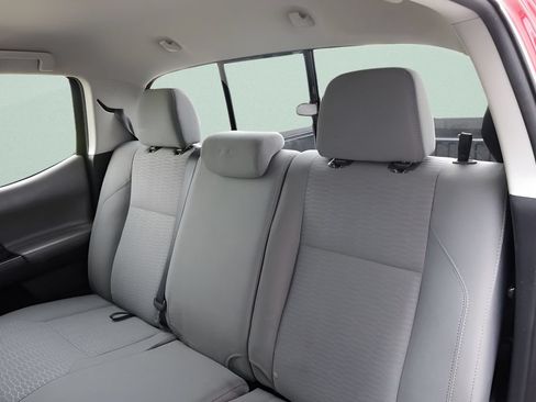 Used 2018 Toyota Tacoma SR5 RWD image 21