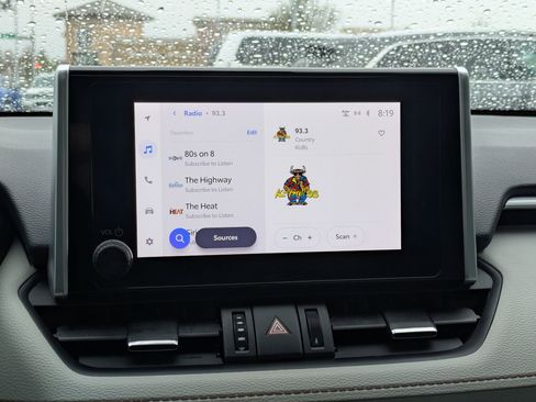 Used 2023 Toyota RAV4 XLE Premium image 26