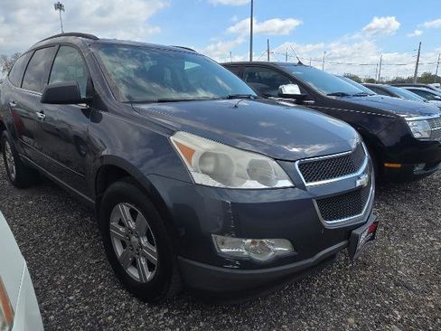 Used 2012 Chevrolet Traverse LT image 2