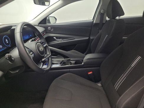 Used 2025 Hyundai Elantra SEL image 17