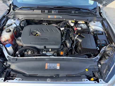 Used 2018 Ford Fusion SE w/ Fusion SE Technology Package image 19