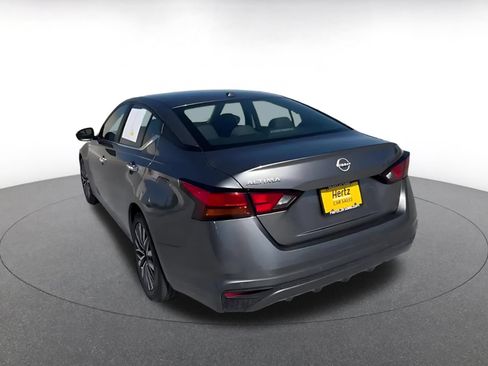 Used 2025 Nissan Altima 2.5 SV FWD image 10