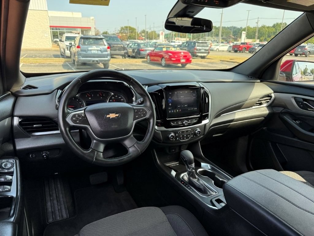 Used 2023 Chevrolet Traverse LT FWD image 18
