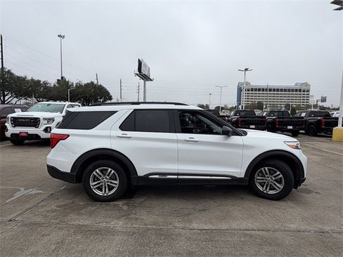 Used 2021 Ford Explorer XLT image 4