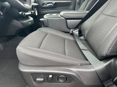 New 2026 Chevrolet Suburban LS image 11