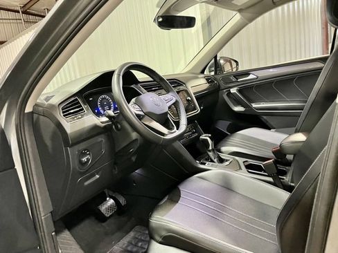 Used 2024 Volkswagen Tiguan SE image 9