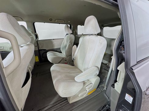 Used 2011 Toyota Sienna LE image 16