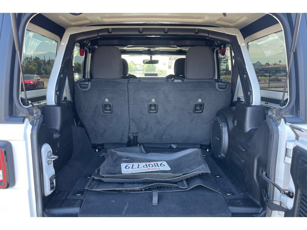 Used 2022 Jeep Wrangler Unlimited Rubicon AWD/4WD image 17