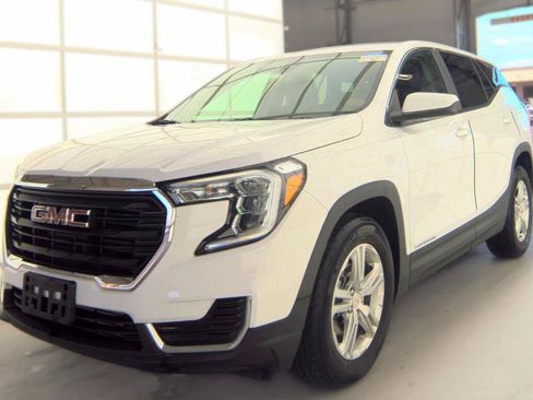 Used 2024 GMC Terrain SLE FWD image 1