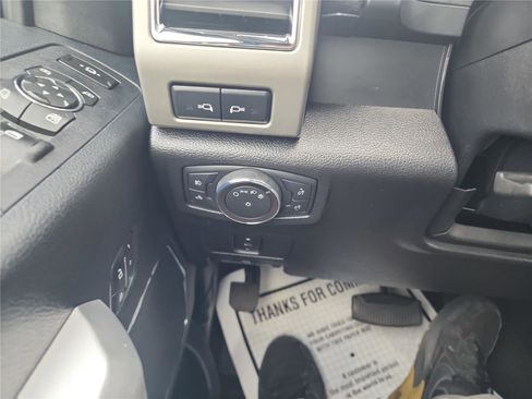 Used 2018 Ford F250 Lariat w/ Lariat Value Package image 32