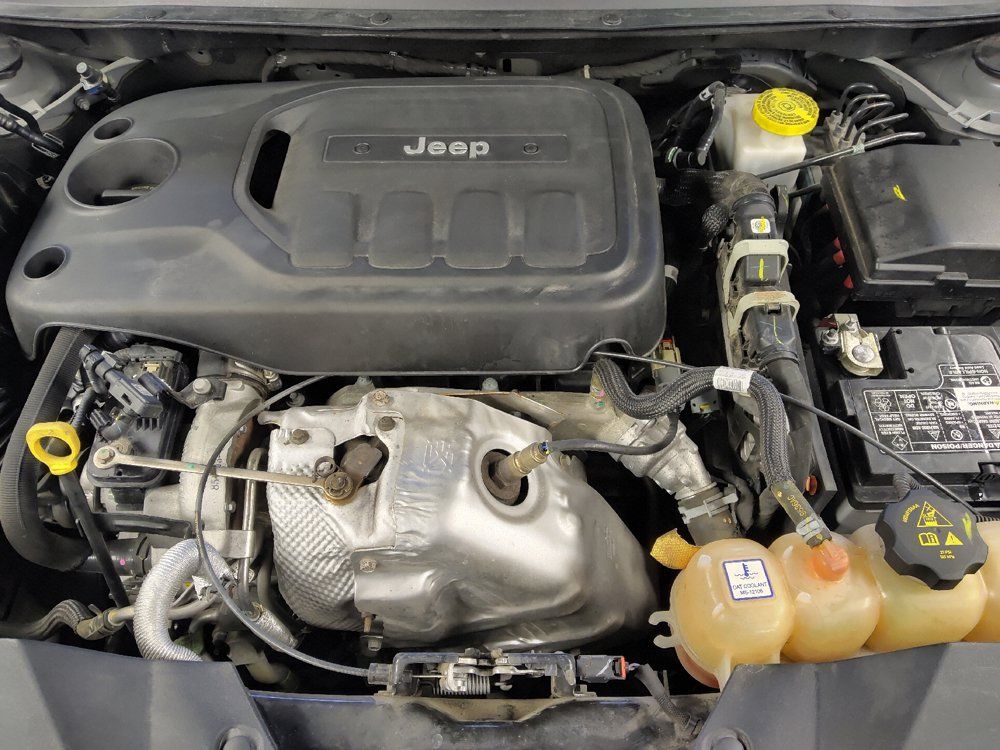 Used 2019 Jeep Cherokee Trailhawk AWD/4WD image 30