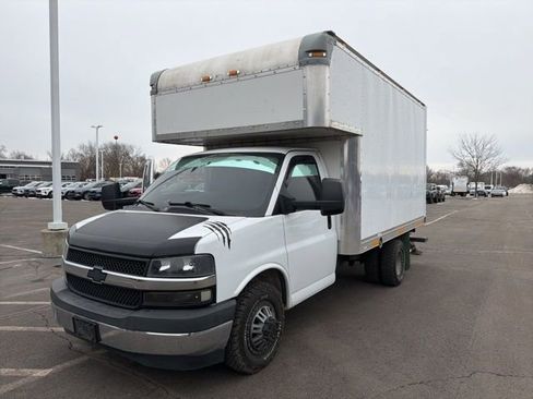 Used 2017 Chevrolet Express 3500 image 4
