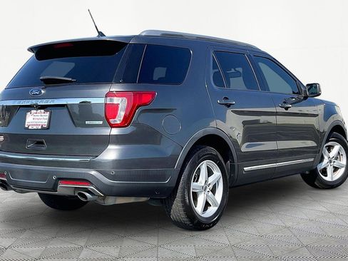 Used 2018 Ford Explorer XLT w/ Equipment Group 202A FWD image 11