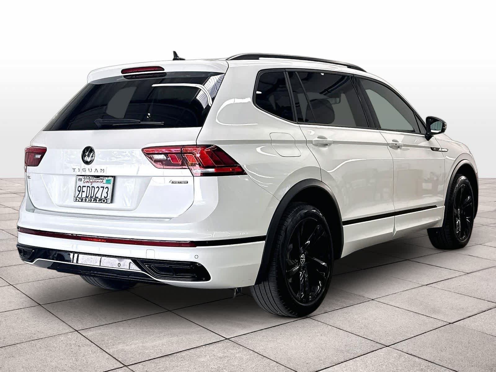 Used 2023 Volkswagen Tiguan SE R-Line AWD/4WD image 9