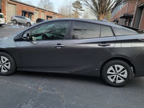 Used 2016 Toyota Prius Three image 9