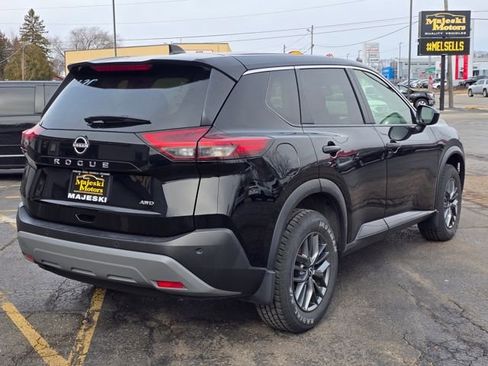 Used 2023 Nissan Rogue S image 7