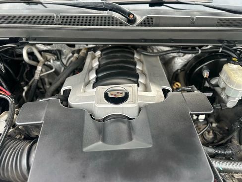 Used 2015 Cadillac Escalade Luxury image 23