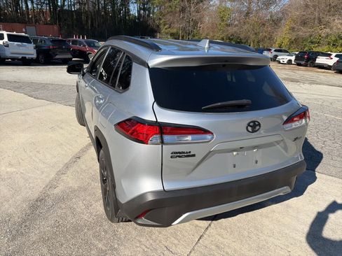 Used 2024 Toyota Corolla Cross LE image 9